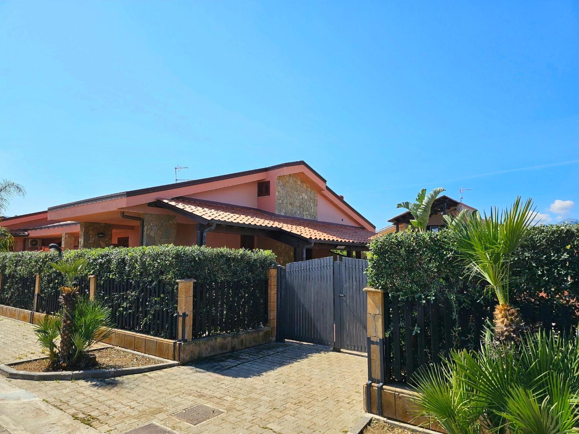 Costa Mediterranea Holiday Homes Campofelice Di Roccella Exterior foto